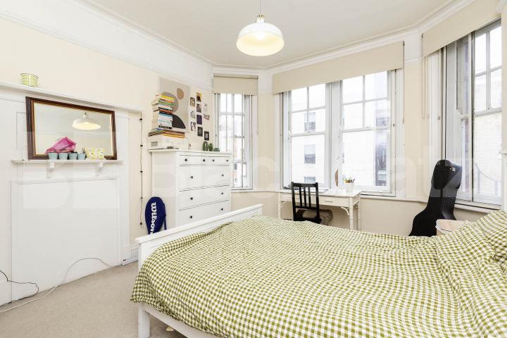 Three double bedrooms, two bathrooms, high ceilings and a spacious lounge. Melcombe Court, Dorset Square, Baker Street